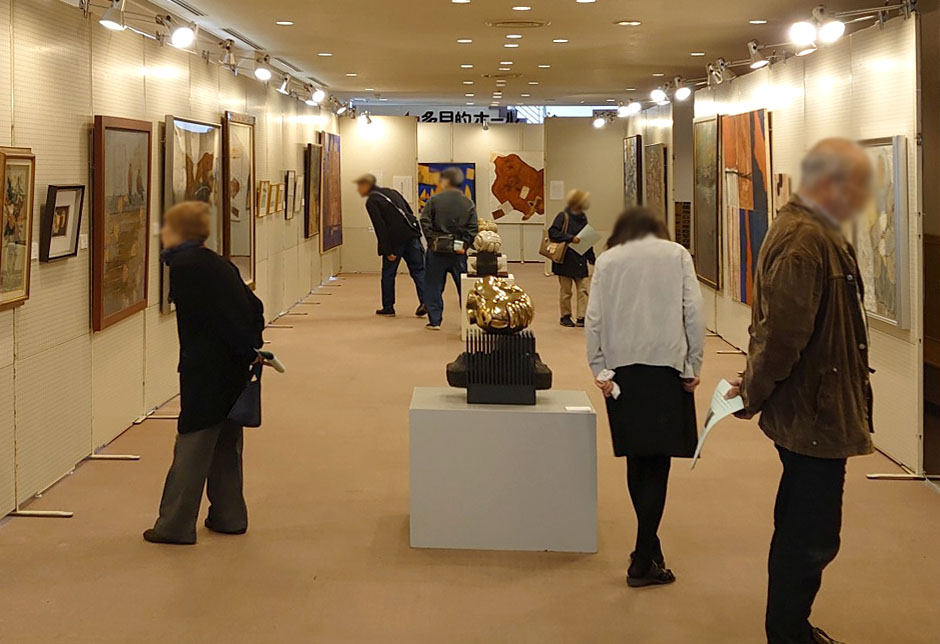 新発田市所蔵美術作品展の会場の様子